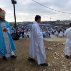 Actividad. Decenas de personas se congregan en los alrededores del Santuario María Madre de Guayaquil.