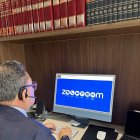 Diligencia. Ricardo Vanegas, defensor del juez Rodríguez, minutos previos a la instalación de la versión.