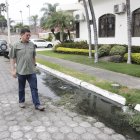 Aquamarina. Los residentes deben esquivar las aguas malolientes.
Aquamarina una urbanización cerca de La Puntilla, no tiene alcantarillado y usa pozos sépticos Agencia (Ag-extra)