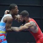 Jeremy Peralta (i) fue el de mejor perfomance sobre la colchoneta en Chile.