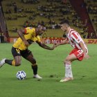 Pedro Pablo Perlaza fue titular con Barcelona, en el duelo ante Estudiantes de La Plata.