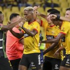 Martínez celebró con todos sus compañeros el tanto que abrió el marcador de la victoria 2-1 ante Estudiantes, el martes 11 de julio.