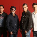 De izquierda a derecha, los hermanos Andrés (baterista ) y Bilo Albán (tecladista), Yamil Chedraui (vocalista) y Antonio Montalván (guitarrista). Solo Andrés se mantiene de la formación original, pero los cuatro llevan juntos ya 23 años. Son el núcleo duro de la banda.