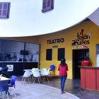 Espacio. El teatro funcionó durante siete años en el centro comercial Ventura Mall de Tumbaco. Previamente, fue sede del cine Ocho y Medio.