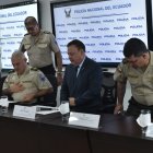 Anuncio. El ministro del Interior Juan Zapata y el comandante de la Policía Fausto Salinas, durante la entrega de detalles del caso.