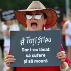 Activistas protestaron en Bucarest ante el caso del maltrato a ancianos en centros geriátricos.