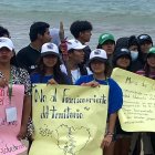 Acciones. Parte del colectivo de jóvenes de Playas en un acto público.