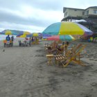 Montañita. En este balneario de la provincia de Santa Elena, que siempre solía estar repleto de turistas en este fecha, apenas llegan unos cuantos visitantes.