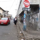 Las veredas y calles del Barrio Cuba están cuarteadas.