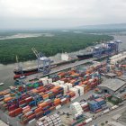 Terminal. En la foto, el puerto de Guayaquil, que es donde más se mueve el comercio exterior de Ecuador.