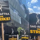Cerca de 160.000 actores que pertenecen a SAG-AFTRA se unieron a la huelga junto a los más de 11.000 miembros del Sindicato de Guionistas de Estados Unidos que están en paro desde el 2 de mayo.