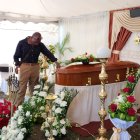 Los restos del político esmeraldeño, que fue asesinado, llegaron procedentes de Santo Domingo.