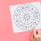 Nicole Paz nos invita a reflexionar sobre los aprendizajes que la vida nos presenta y cómo utilizar el ciclo de los Nodos en astrología para comprender mejor nuestro personal.