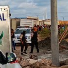 Pericias. Los investigadores recogieron indicios que serían analizados para determinar si los cinco crímenes guardan relación.