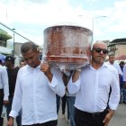 Escena. Familiares y amigos despiden al excandidato asesinado en Esmeraldas