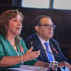 Fotografía de archivo cedida por la presidencia de Perú del pronunciamiento de la presidenta Dina Boluarte acompañada por ministros de Estado, en Lima (Perú).