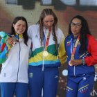 Victoria Abad (i) se colgó la plata en la prueba de los 5 km.