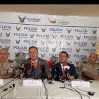 El comandante Salinas, el ministro Zapata y el presidente Saquicela coordinan acciones.