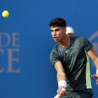 Nice (France), 22/07/2023.- Carlos Alcaraz of Spain in action against Borna Coric of Croatia during their match at the Hopman Cup tournament in Nice, France, 22 July 2023. (Tenis, Croacia, Francia, España, Niza) EFE/EPA/SEBASTIEN NOGIER