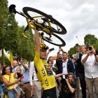 Vingegaard y su camiseta amarilla, triunfaron por todo lo alto de París.