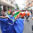 Folclor. Siete grupos folclóricos se presentaron en el Festival de la Calle Córdova.