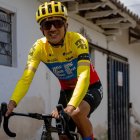 Richard Carapaz regresó a los entrenamientos sobre la bicicleta, tras pasar por terapias de recuperación.