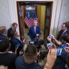 El presidente de la Cámara de Representantes de EE.UU., el republicano Kevin McCarthy, durante su alocución ante la prensa, este martes 25.