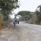 Un camino lleno de polvo se evidencia a lo largo de este recinto.