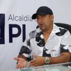 Sus estudios superiores los realizó en la Universidad Metropolitana del Ecuador UMET; y tiene tres maestrías: en Derecho Procesal Penal, en Derecho Penal y otra en Administración Pública.