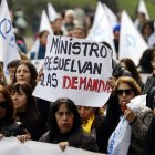 Miles de profesores protestaron en las calles de Santiago este miércoles 26 de julio.