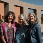Trabajo. Bernice Gutiérrez, Tina Cordova y Mary Martínez, son activistas que promueven el reconocimiento de las afectaciones generadas por las pruebas atómicas.
