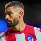 Yannick Carrasco es pretendido por el FC Barcelona.