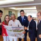 Reunión. Seis excolaboradores de EXPRESO se juntaron para contar anécdotas y ver las ediciones actuales.