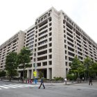 Vista exterior de la sede del Fondo Monetario Internacional (FMI), en Washington.