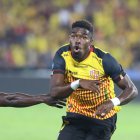 MICHAEL CARCELÉN, JUGADOR DE BARCELONA |
BARCELONA EMPATÓ 1-1 FRENTE A EMELEC EN EL ESTADIO MONUMENTAL DE GUAYAQUIL |