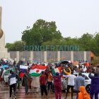 En Niamey se registraron violentas manifestaciones a favor de la junta militar golpista.