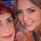 Andrea con su progenitora fallecida.