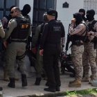 La operación comenzó el viernes, un día después del asesinato del agente en Guarujá con un equipo de 600 uniformados de las policías civil y militarizada del litoral paulista y, según el Gobernador, continuará estos días.
