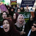 Manifestantes asisten a una protesta contra Suecia frente al Consulado General de Suecia en Estambul, Turquía, el 30 de julio de 2023.