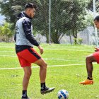 Wilker Ángel (i) y Rómulo Otero (d) pasaron el análisis realizado por Santiago Escobar y su cuerpo técnico.