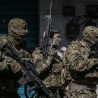 Imagen de archivo de policías militares realizan un operativo en Brasil.