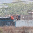 En los techos de las prisiones de Guayaquil se observan garitas improvisadas que han sido vigiladas por presos con armas