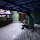 Una migrante permanece en el albergue Casa Mambré, el 30 de julio de 2023, en la Ciudad de México (México).