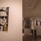 Varias personas visitan la muestra "Ficciones", en el Centro Cultural Borges de Buenos Aires (Argentina).