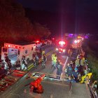 Fotografía cedida por la Secretaria de Seguridad y Protección Ciudadana de Nayarit que muestra la zona donde se volcó un autobús en la madrugada de hoy, en el poblado de Barranca Blanca en el estado de Nayarit (México). EFE/Secretaria de Seguridad y Protección Ciudadana de Nayarit/SOLO USO EDITORIAL/SOLO DISPONIBLE PARA ILUSTRAR LA NOTICIA QUE ACOMPAÑA(CRÉDITO OBLIGATORIO)