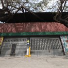 Cierre. En el lado de la Kennedy, el parqueadero luce cerrado, al igual que los comercios. 

2. E