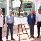 El director Ortega (i), el presidente Lasso, el vicepresidente Borrero y el alcalde Yúnez en la firma del convenio.