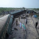 Un tren de pasajeros se descarriló en Nawabshah provincia de Sindh, en Pakistán.