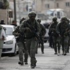 Soldados israelíes atacan a palestino por supuesto ataque