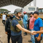 El alcalde de Durán, prácticamente desde que inició su administración, se ha visto obligado a usar chaleco antibalas para protegerse.